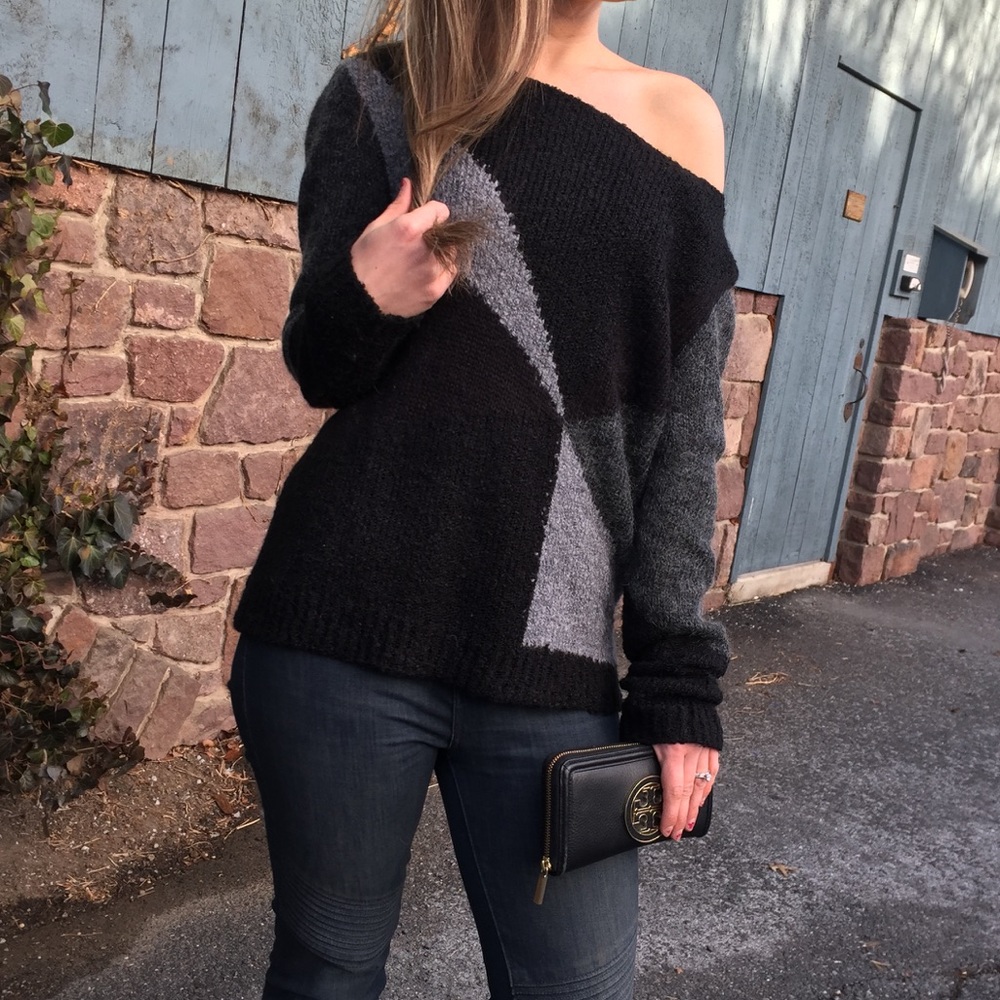 SOLD✨ Alice + Olivia Elsa Sweater - Picture 1 of 5